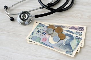 介護費用はいくら必要？ 施設の入居費用・介護保険サービスの自己負担額一覧・シミュレーションなど